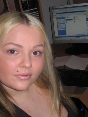 Аппетитная озорная блондинка ублажает подругу вибратором. Эскиз 46