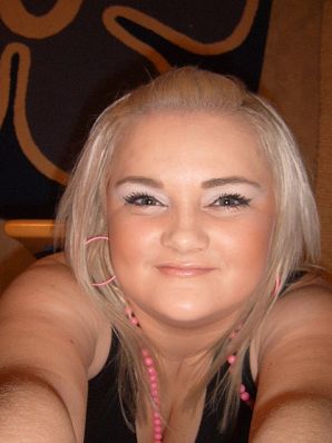 Аппетитная озорная блондинка ублажает подругу вибратором. Эскиз 48