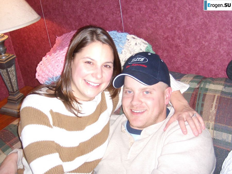 Веселая девушка позирует перед парнем в белье, а после ублажает себя пальчиком. Фото 20