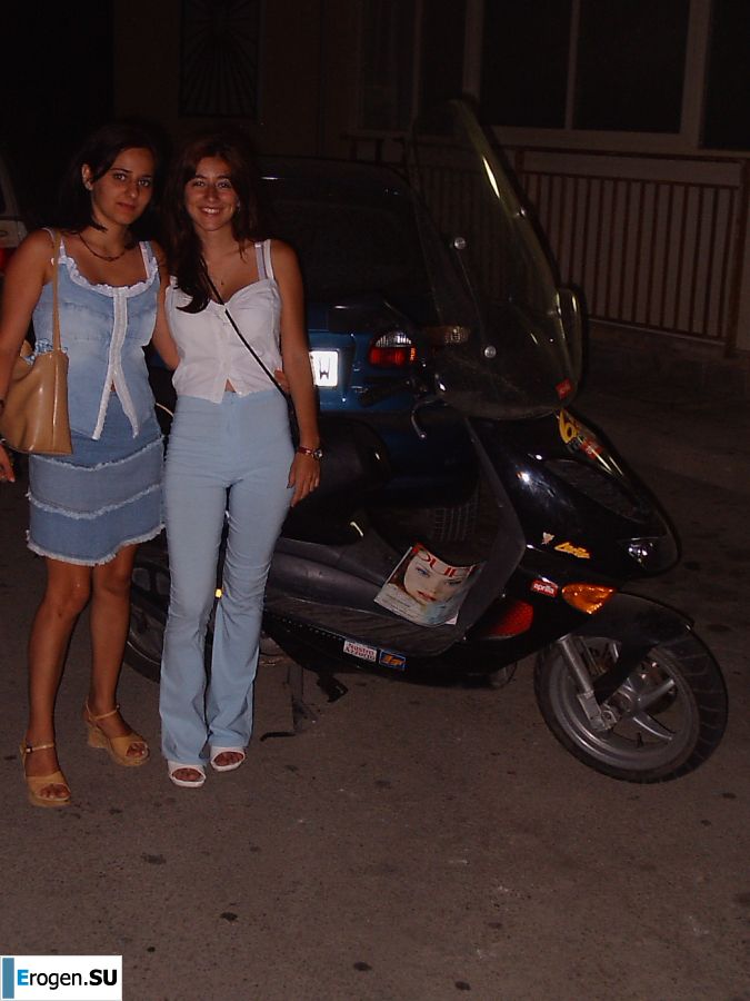 Passionate brunette showed her hairy pussy on vacation. Photo 27