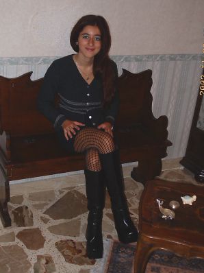 Passionate brunette showed her hairy pussy on vacation. Thumb 17