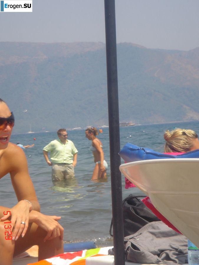 Slender sisters showed neat breasts on vacation. Photo 12