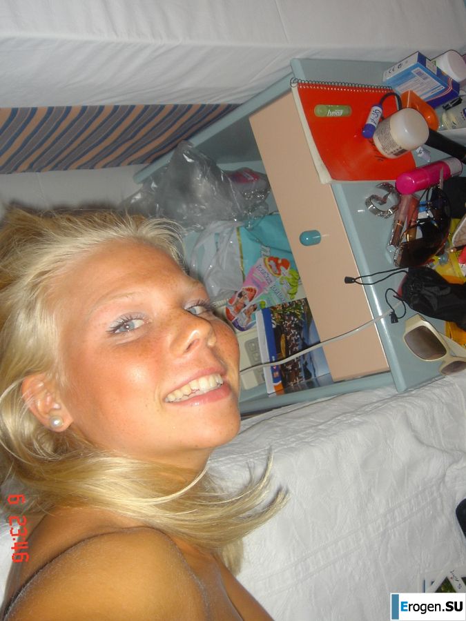 Slender sisters showed neat breasts on vacation. Photo 14