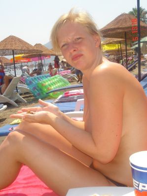 Slender sisters showed neat breasts on vacation. Thumb 11