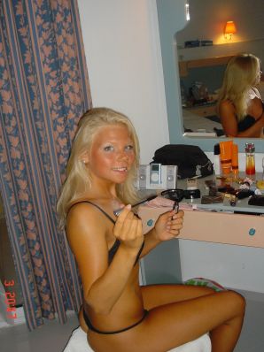 Slender sisters showed neat breasts on vacation. Thumb 5