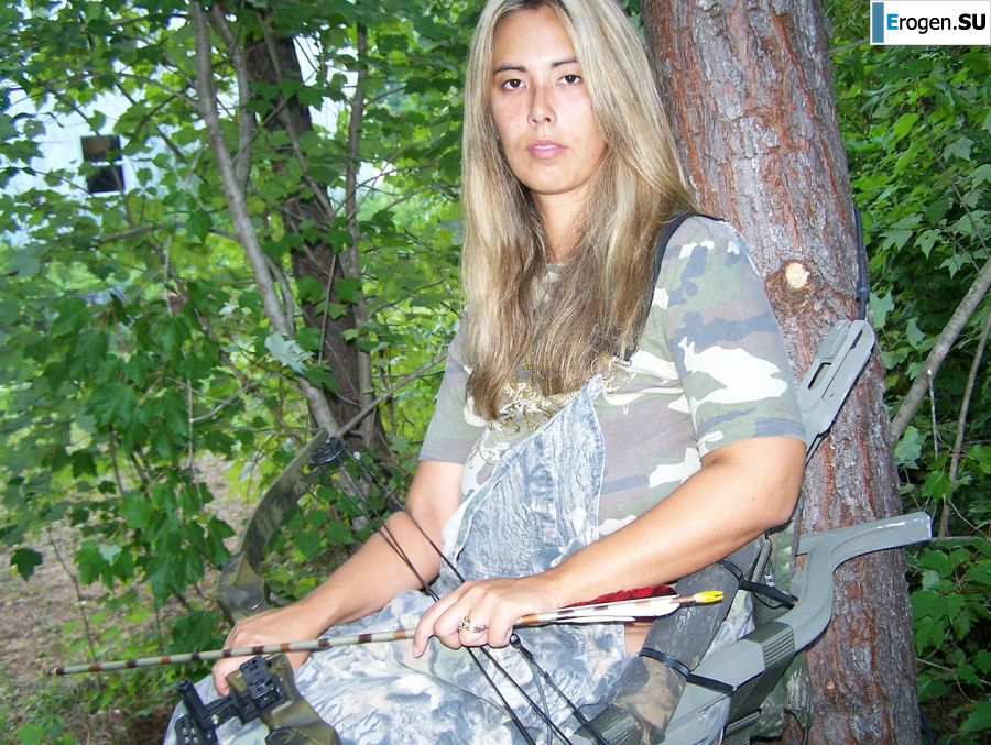 Роскошные блондинки с пышной грудью ласкают друг друга и оголяются. Фото 15