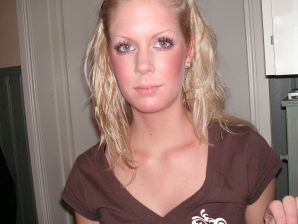 The girl showed boobs on vacation in the company of friends. Thumb 15