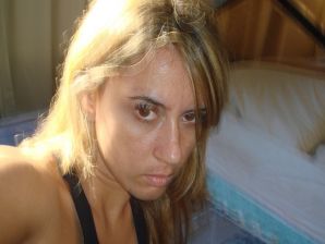 Загорелые девчонки показывают упругие попки в трусиках. Эскиз 9