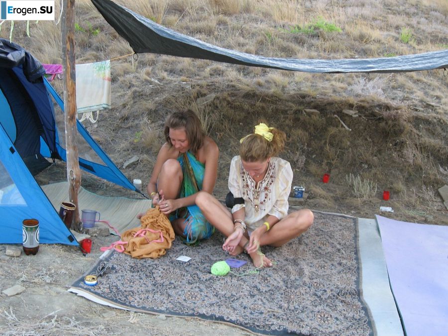 Девушка разделась в компании отдыхающих и показала отличную фигуру. Фото 39