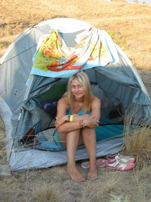 Девушка разделась в компании отдыхающих и показала отличную фигуру. Эскиз 33