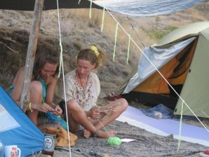 Девушка разделась в компании отдыхающих и показала отличную фигуру. Эскиз 40