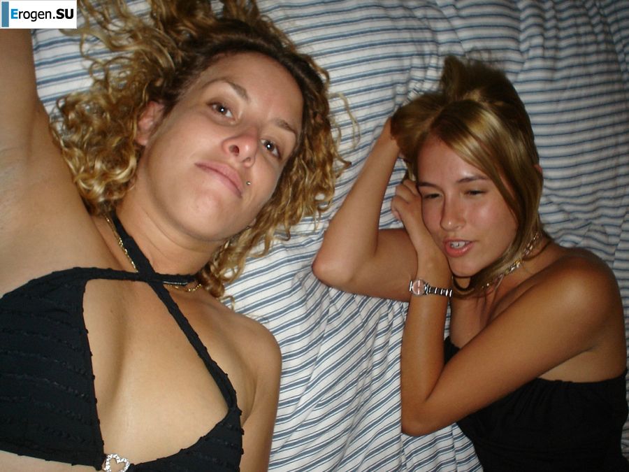 Two blondes undressed and engaged in passionate sex. Photo 13