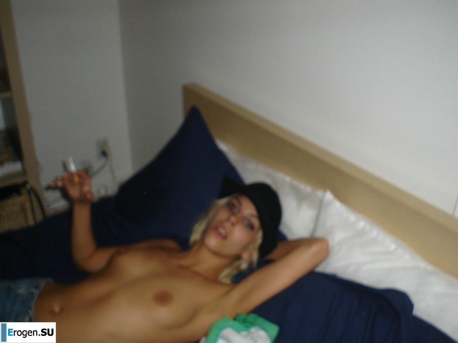 Two blondes undressed and engaged in passionate sex. Photo 5