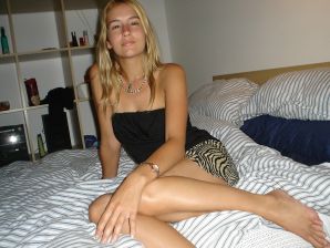 Two blondes undressed and engaged in passionate sex. Thumb 18