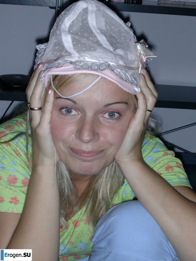 The blonde fumbles for tits and becomes cancer. Photo 5