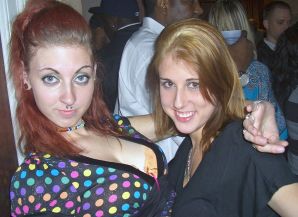 Two girls had sex with a guy after a date. Thumb 9