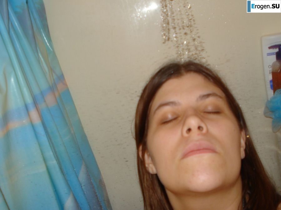 A fluffy girl in a mask spread her legs and had sex. Photo 4