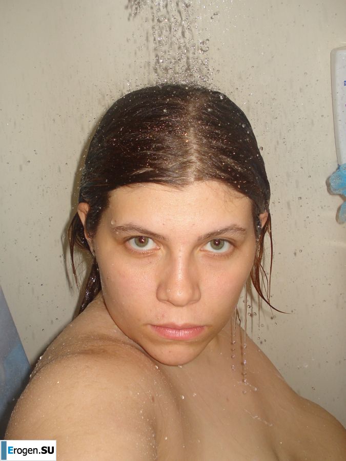 A fluffy girl in a mask spread her legs and had sex. Photo 6