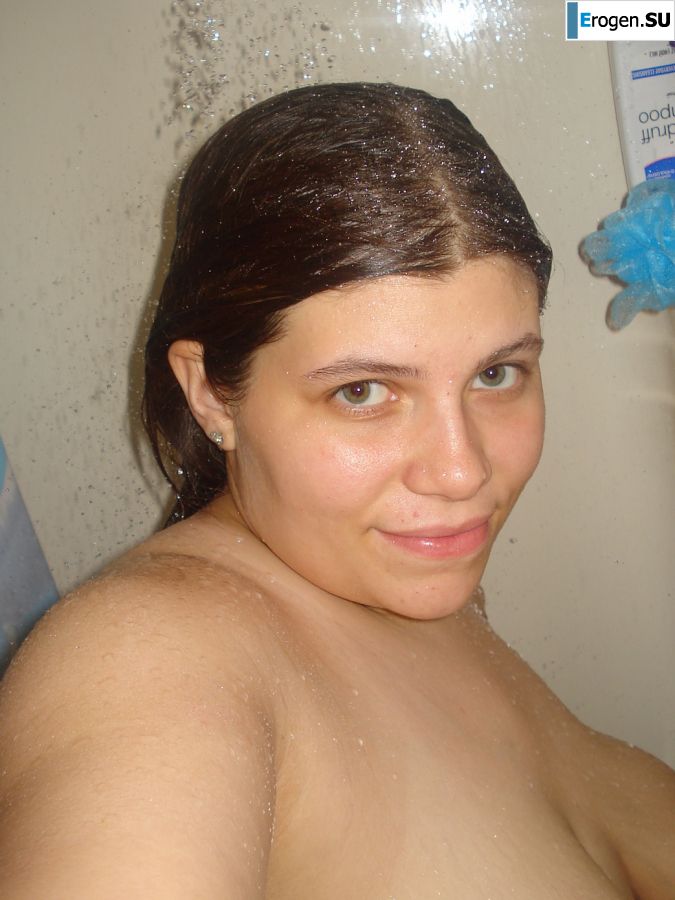 A fluffy girl in a mask spread her legs and had sex. Photo 8