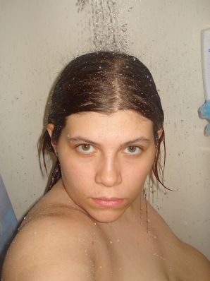 A fluffy girl in a mask spread her legs and had sex. Thumb 6