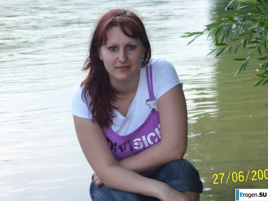 Country girl posing in white panties in front of a mirror. Photo 10