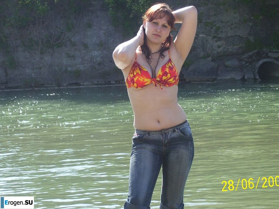 Country girl posing in white panties in front of a mirror. Photo 13