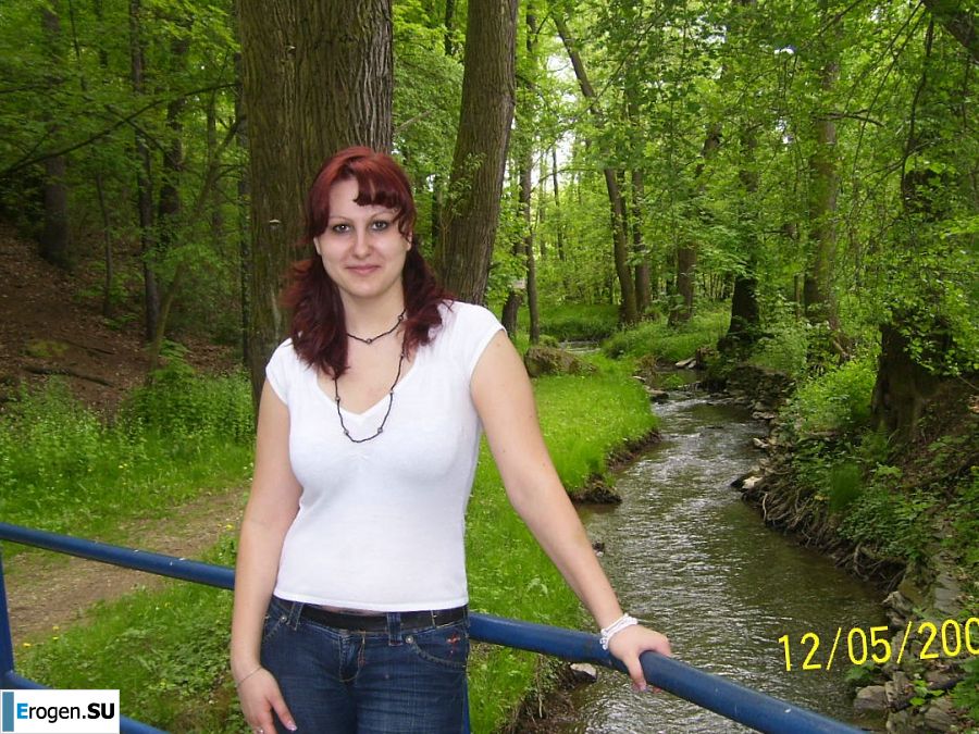 Country girl posing in white panties in front of a mirror. Photo 7