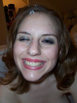 Хрупкую девушку в корсете привязали к кровати. Эскиз 32