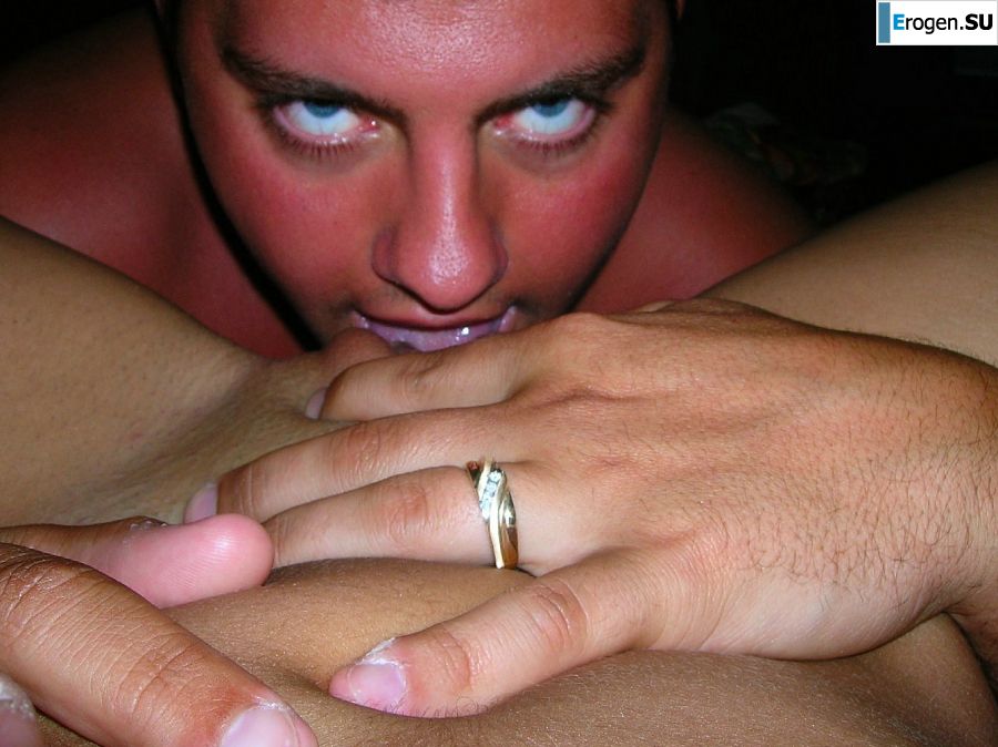 A guy licks his girlfriend's pussy on vacation. Photo 23