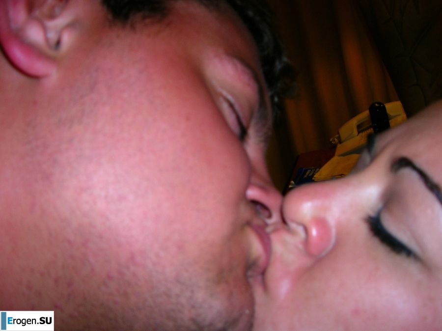 A guy licks his girlfriend's pussy on vacation. Photo 35