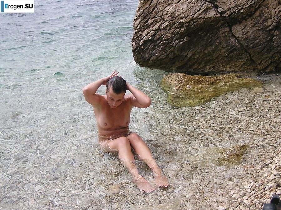 Спортивная студентка разделась на пляже и искупалась нагишом. Часть 2. Фото 20