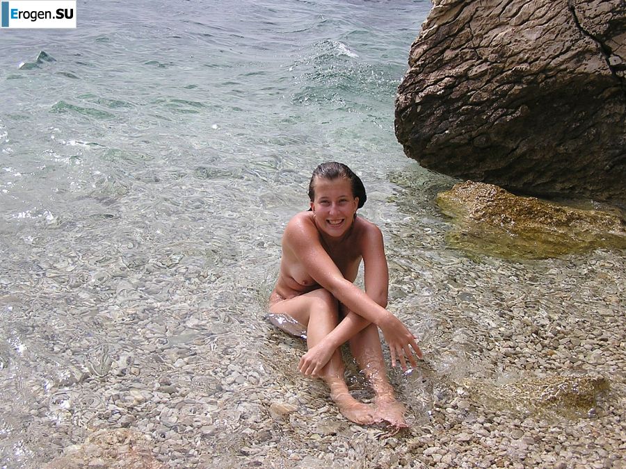 Спортивная студентка разделась на пляже и искупалась нагишом. Часть 2. Фото 22