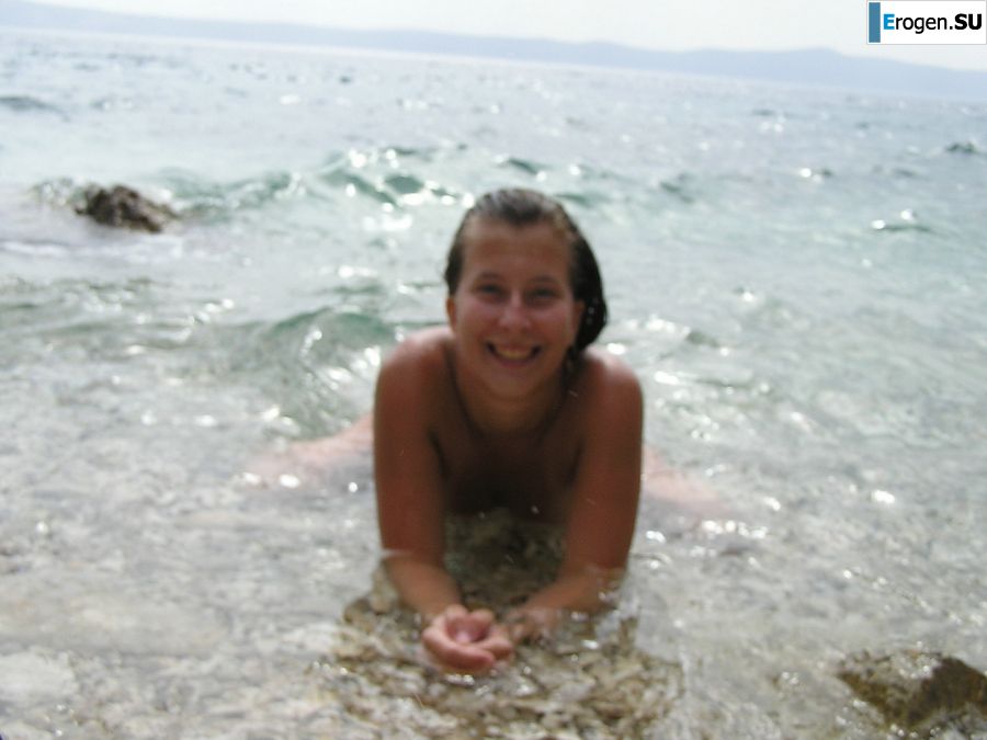 Спортивная студентка разделась на пляже и искупалась нагишом. Часть 2. Фото 23