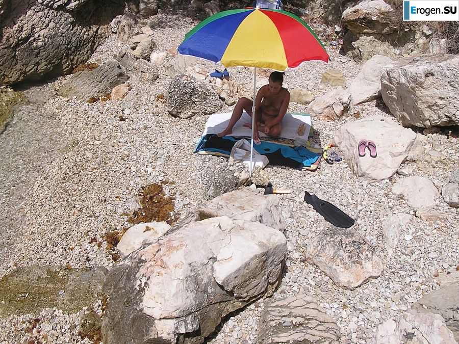 Спортивная студентка разделась на пляже и искупалась нагишом. Часть 2. Фото 30