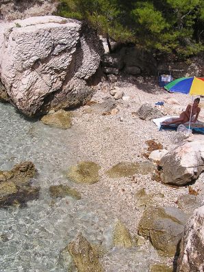 Спортивная студентка разделась на пляже и искупалась нагишом. Часть 2. Эскиз 27