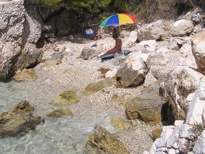 Спортивная студентка разделась на пляже и искупалась нагишом. Часть 2. Эскиз 28