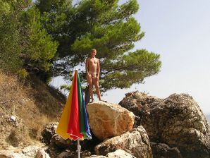 Спортивная студентка разделась на пляже и искупалась нагишом. Часть 2. Эскиз 32