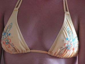 Спортивная студентка разделась на пляже и искупалась нагишом. Часть 2. Эскиз 9