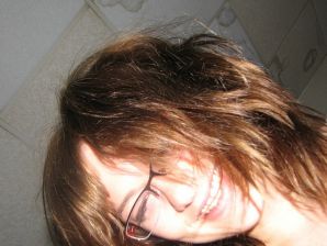 Девушка с большой грудью позирует в одежде, а потом раздевается. Эскиз 10