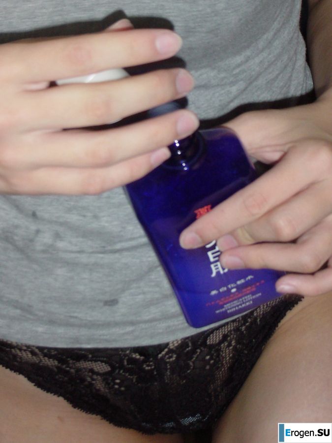 Asian took off her bra and panties and showed her fluffy and boobs. Photo 15