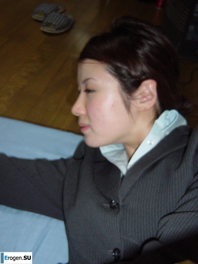 Asian took off her bra and panties and showed her fluffy and boobs. Photo 8