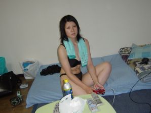 Азиатка сняла лифчик и трусики и показала мохнатку и сиськи. Эскиз 24