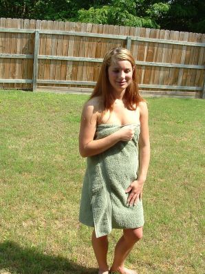 A blonde with a beautiful figure poses naked on the lawn. Thumb 13