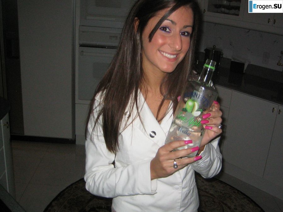 Восточная малышка развлекается со своим парнем голая. Фото 5