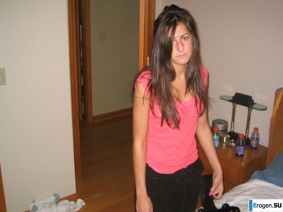 Восточная малышка развлекается со своим парнем голая. Фото 8