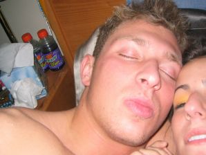 Восточная малышка развлекается со своим парнем голая. Эскиз 15