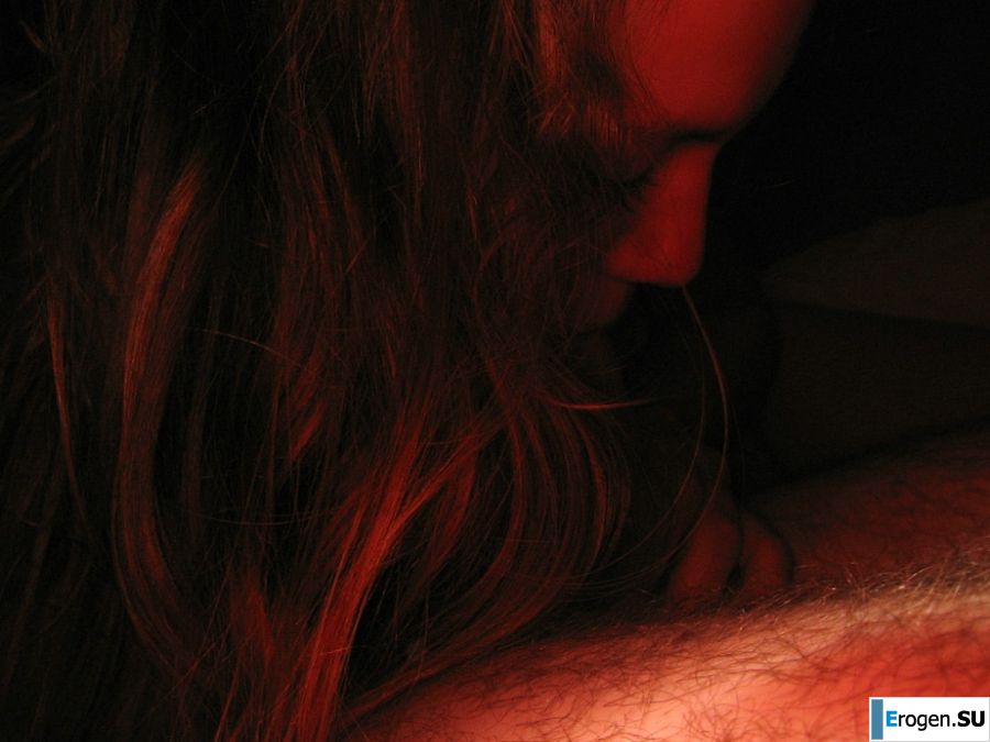 Обнаженная девушка страстно занимается сексом. Фото 3