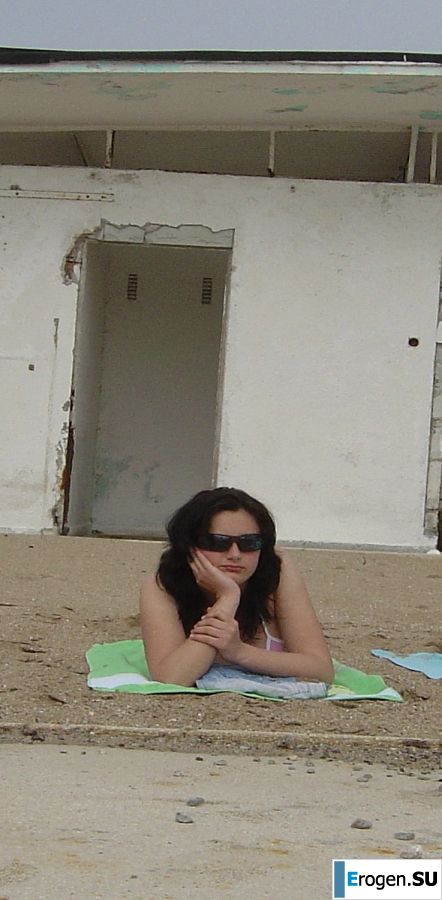 Sexy brunette with nipples showing through the blouse. Photo 10