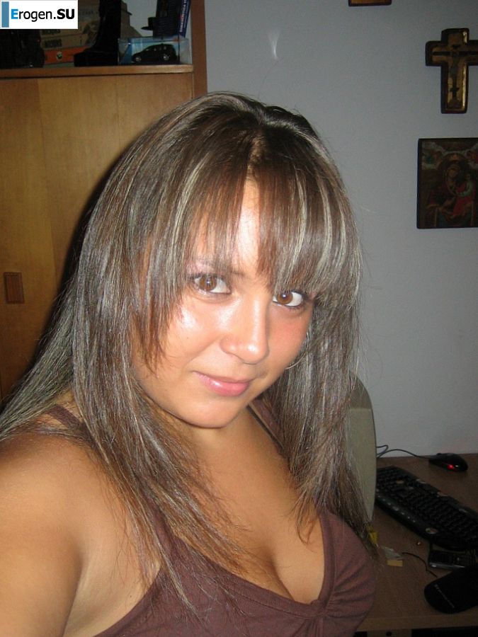 Sexy brunette with nipples showing through the blouse. Photo 41