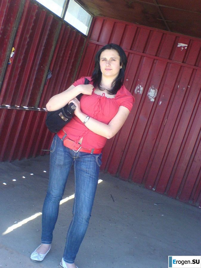 Sexy brunette with nipples showing through the blouse. Photo 8